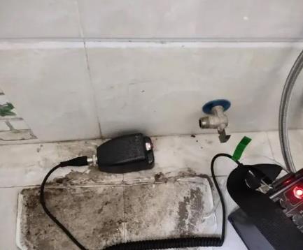 鱼峰屋顶漏水维修公司分享下卫生间漏水的危害及解决方法